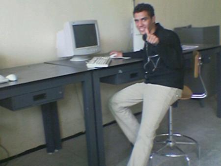 moi samo dans la sale de l'informatique